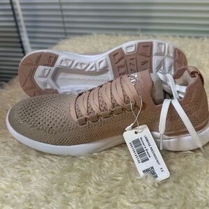 Lululemon women’s breeze shoes size 5.5 brand new  still has tags rose/white